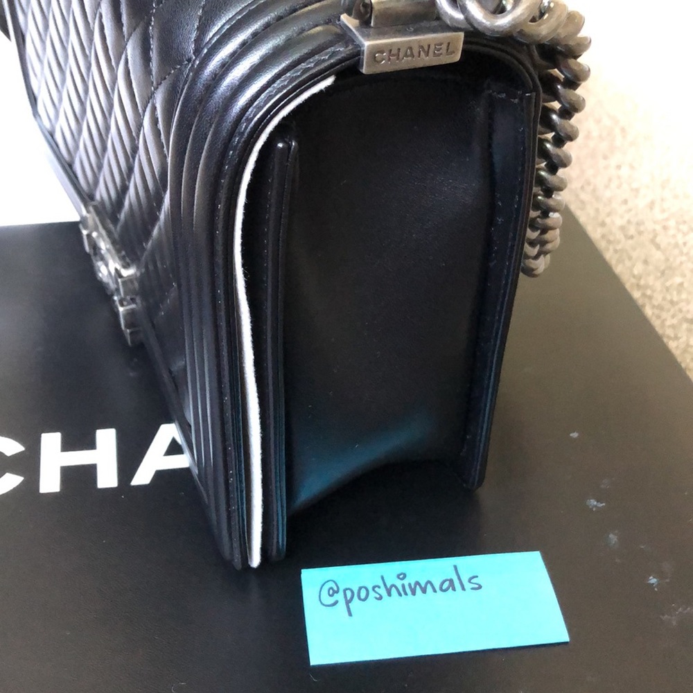 NWT [CHANEL] Black NEW MEDIUM Boy Bag in Lambskin - Picture 13 of 17
